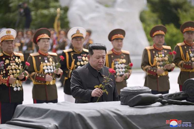 Kim Jong Un visiting the Fatherland Liberation War Martyrs Cemetery on the occasion of the V-day